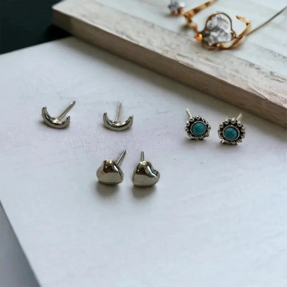 Mini Silver Moon & Heart & Turquoise Stone Circle Stud Earrings - Picture 6 of 9